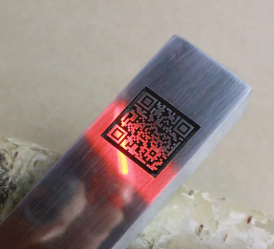 Лазерне гравіювання QR-коду на металі